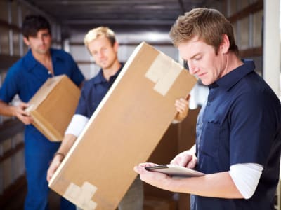 Our Kelowna movers have a number of tips to make long-distance moves easier.