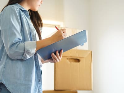 Don’t forget the important details with the help of an Alberta moving checklist.