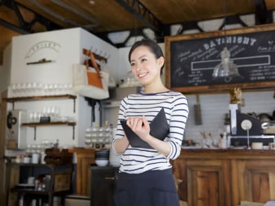 Hiring dependable commercial movers is just part of building the bakery, café or restaurant of your dreams
