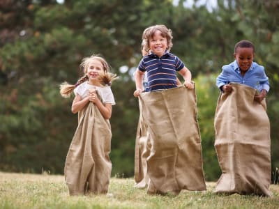 Throwing a fun farewell celebration for your kids is a good way for them to say goodbye before embarking on a long distance move.
