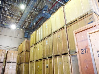 Companies that offer moving and storage services can help homeowners scrambling to pull off a last minute move.