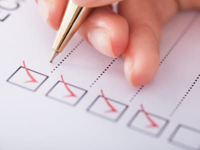 Making a simple checklist of simple two-dos 4-6 weeks before your long distance moving truck arrives will help alleviate some of the burden.