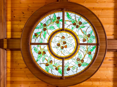 Cleaning or moving a stained glass window is one of those tasks we sometime forget to put on our moving checklist when making a last minute move.
