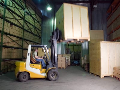 A moving company that offers moving and storage solutions can be a lifesaver when it comes to a last minute move