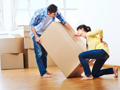 Whether it’s due to an injury, or other unforeseen situation, some Kelowna moving companies offer last-minute services to keep your move on track.
