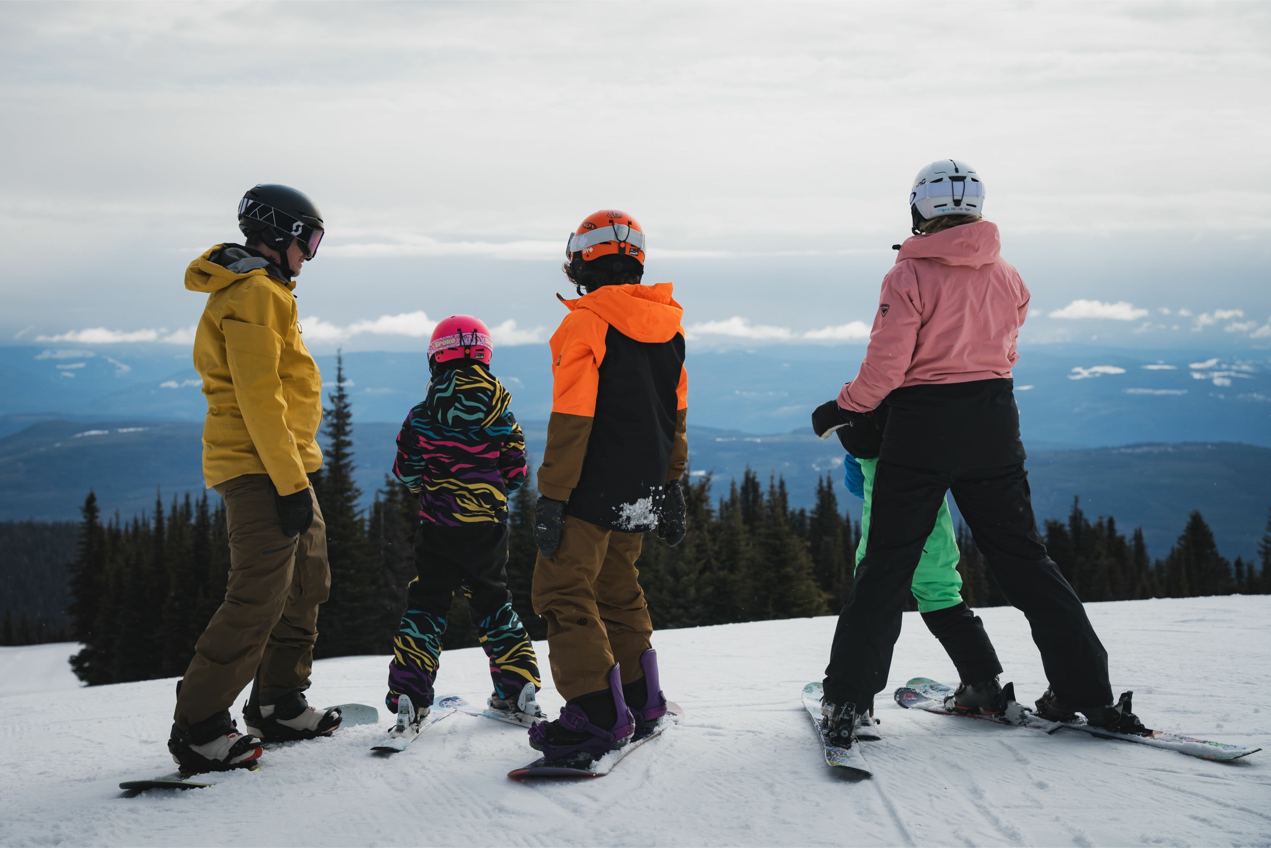  Seasonal rentals at Fresh Air Kelowna keep families slope-ready with perfectly tuned Rossignol skis and Armada snowboards, ideal for Big White or SilverStar days.