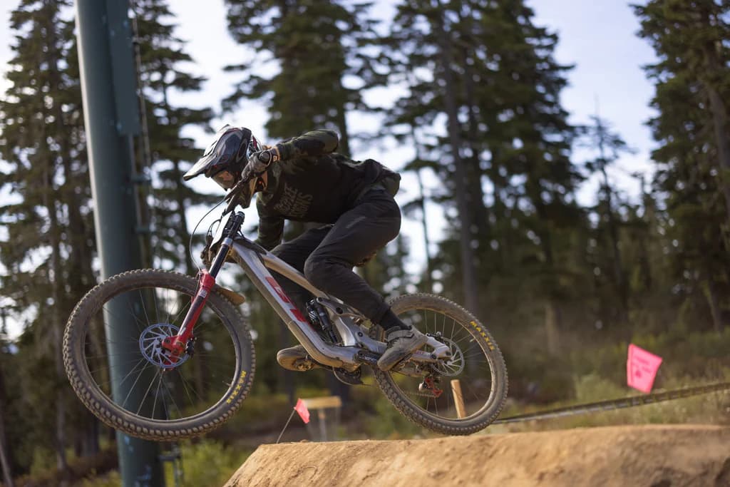 Andy racing at the 2021 Mount Washington B.C. Cup. One of Andy’s favourite events of the year, the race is in honour of legendary Canadian downhill mountain bike racer Steve Smith.