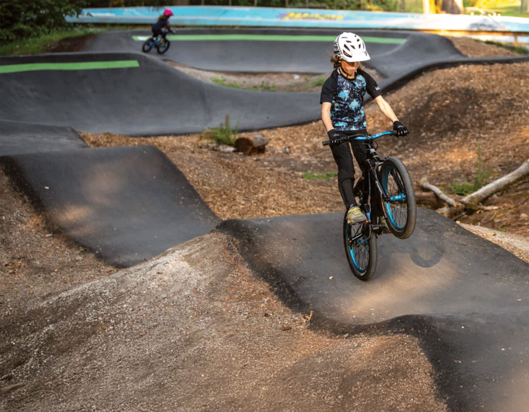 With names in the ski, snowboard, surf, fishing, mountain bike and road bike world, is testament to Smith’s versatility and reliability