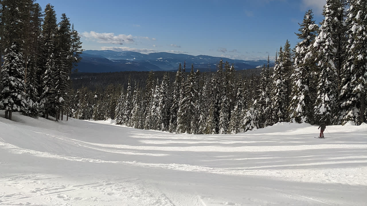Fresh Air Mini Vlog 33: Ski Swaps, Fresh Snow, and Seasonal Rentals – Get Ready for the Winter Season!