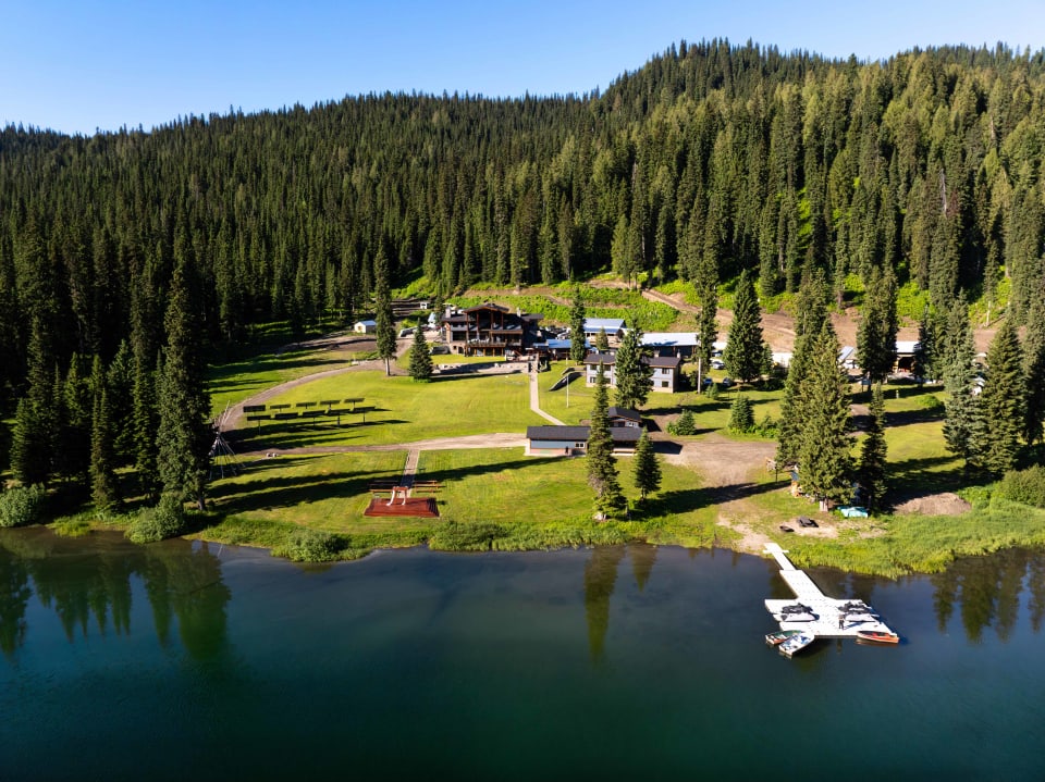 <b>Your own private mountain paradise—say ‘I do’ at a secluded resort in the heart of BC’s breathtaking wilderness! </b>⁓ Photo by Paul Cotton @ Paul Cotton Films