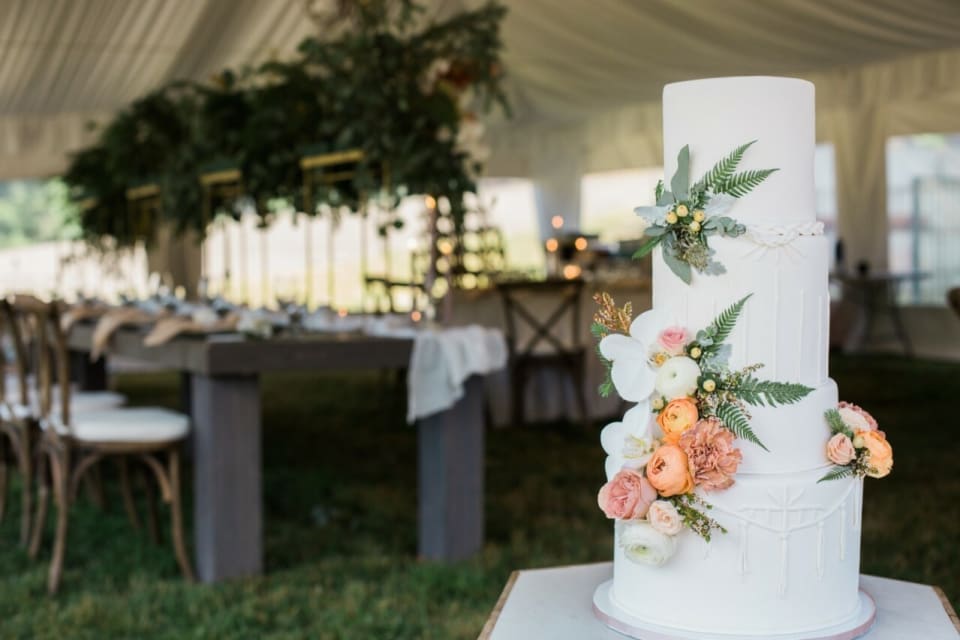Cut the cake with a spectacular backdrop