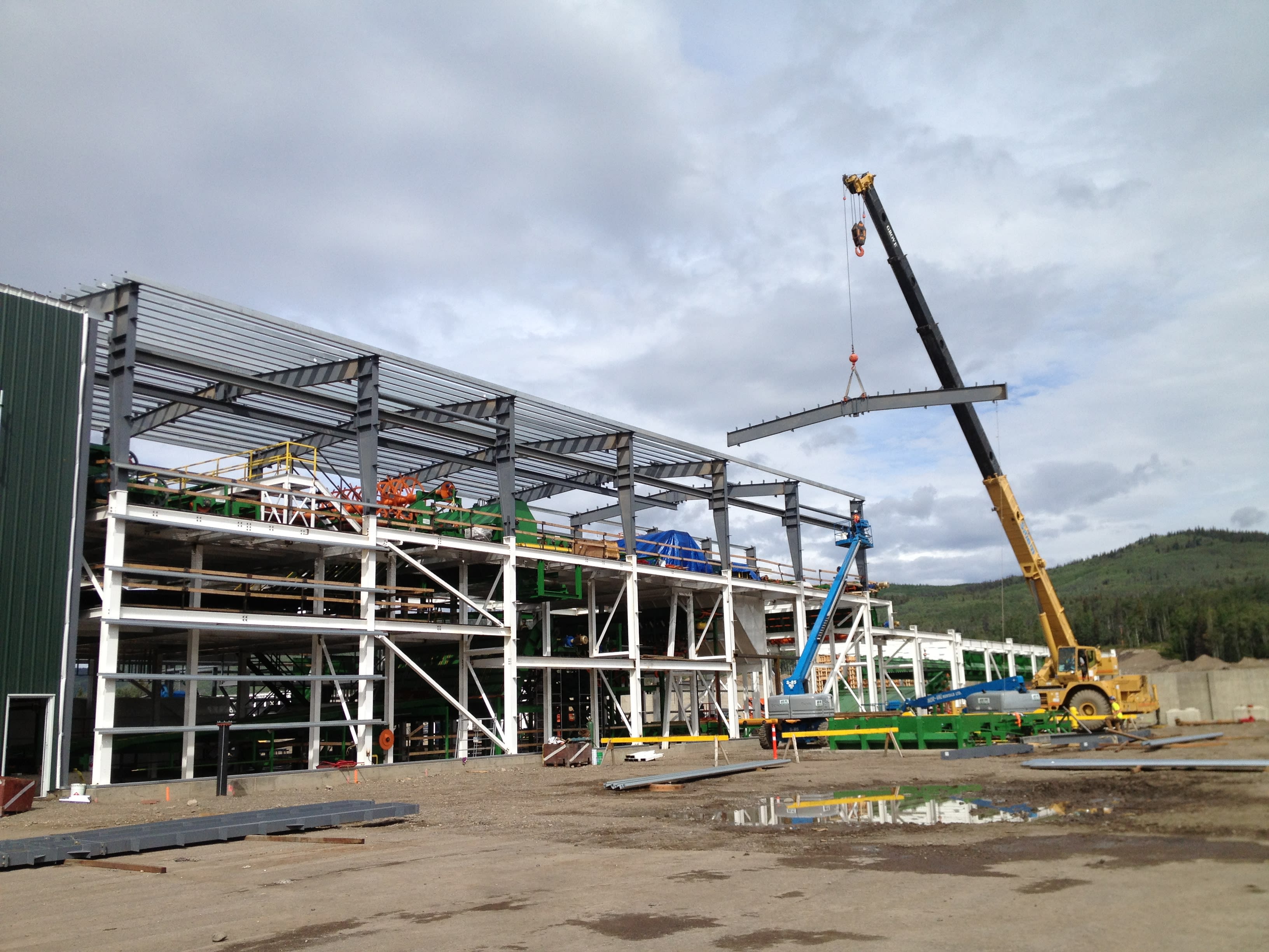 Industrial Metal Buildings: Why Choose Firms that Offer Complete Design-and-Erect Services