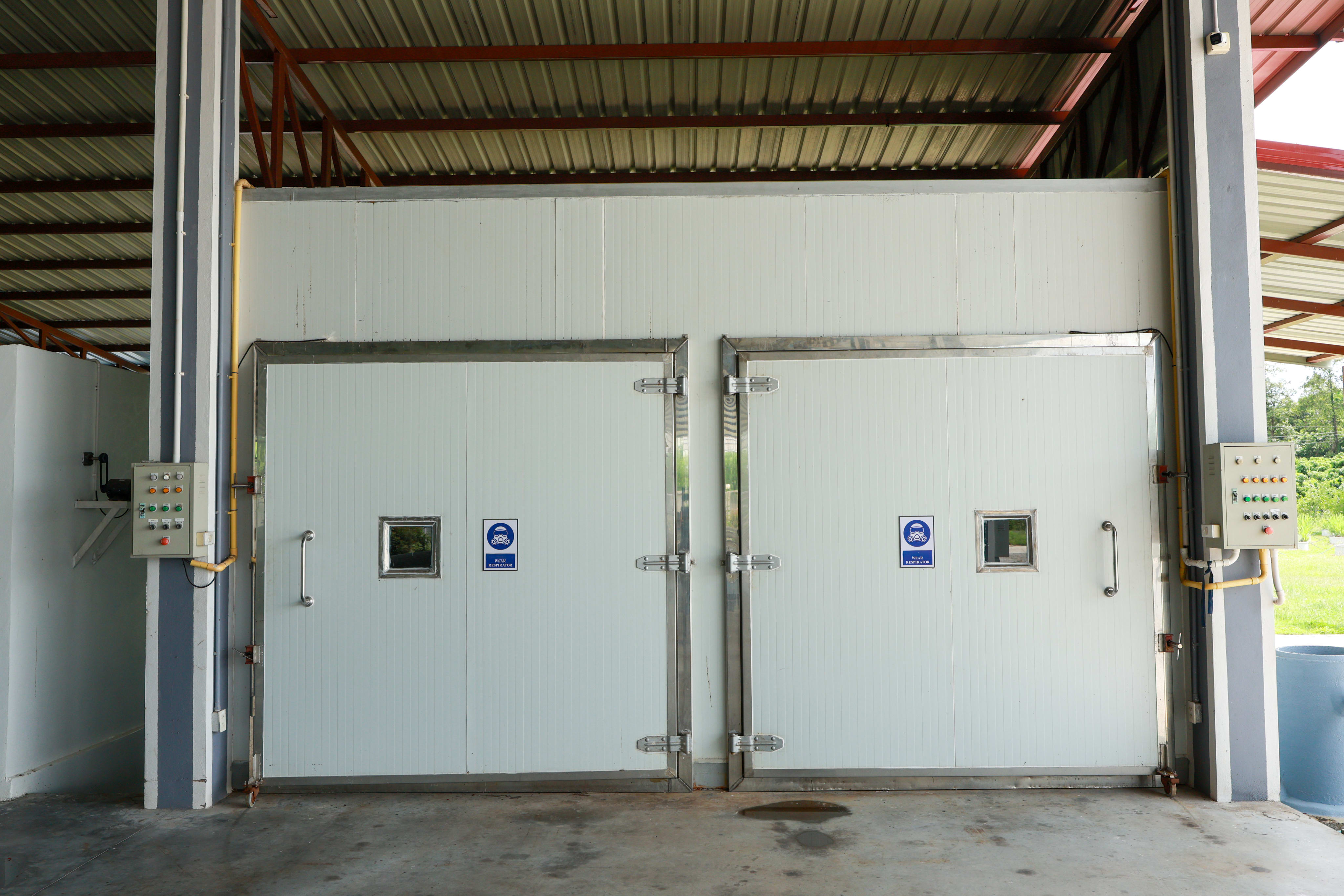 A controlled atmosphere storage freezer room in a commercial warehouse factory facility. CA ensures a sterile and efficient atmosphere for modern food preservation.