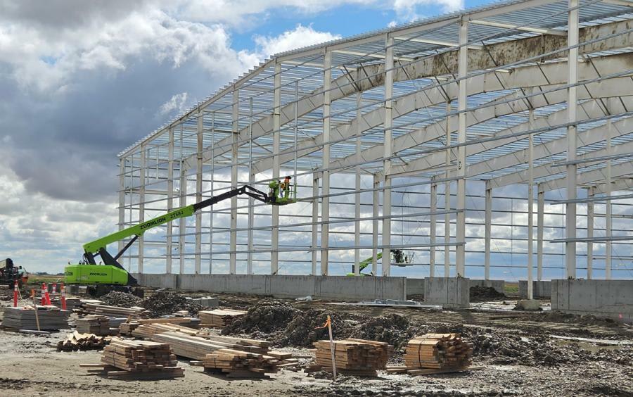This 57,600 sq. ft. aircraft hangar project for De Havilland Field Inc. called for a facility big enough and precise enough to handle aircraft operations, with custom hangar doors engineered to match.