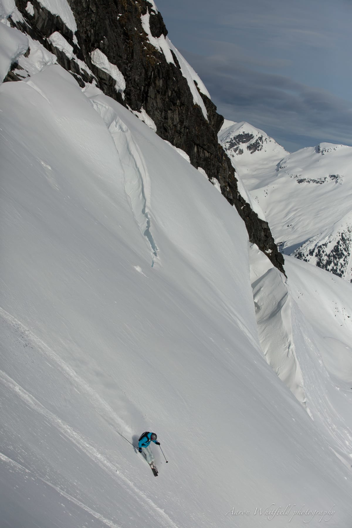 Skier_Turning_on_Slope_Snow_Spray_Distant_Portrait_2