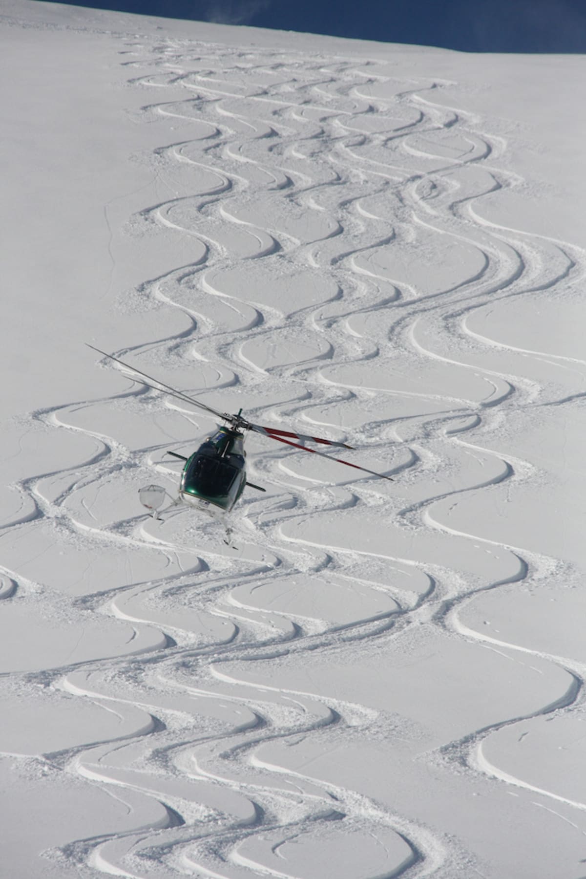 Heli_Flying_over_Powder_Tracks_2