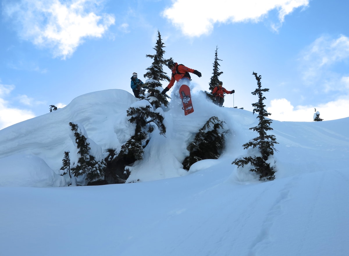 Snowboarder_Jump_Distant_3
