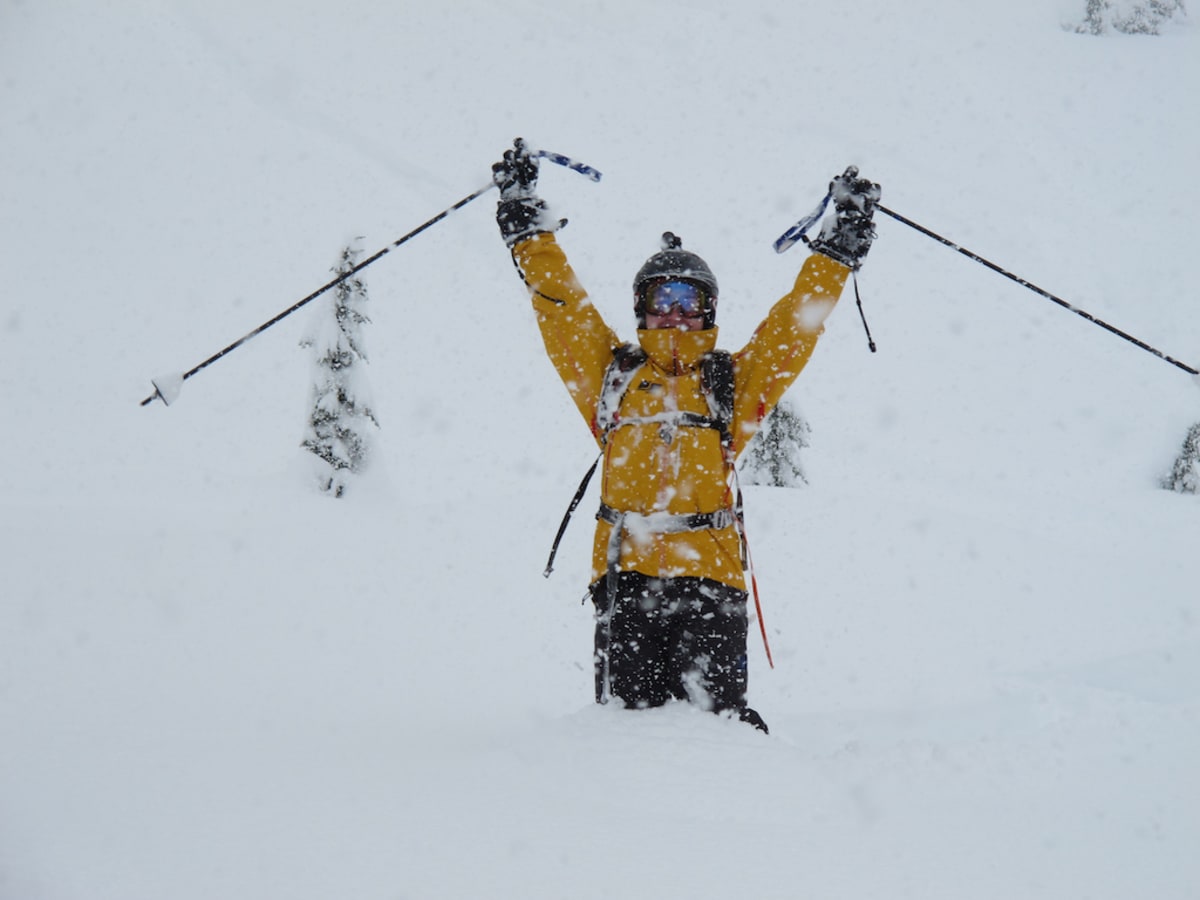Skier_Stoked_at_Bottom