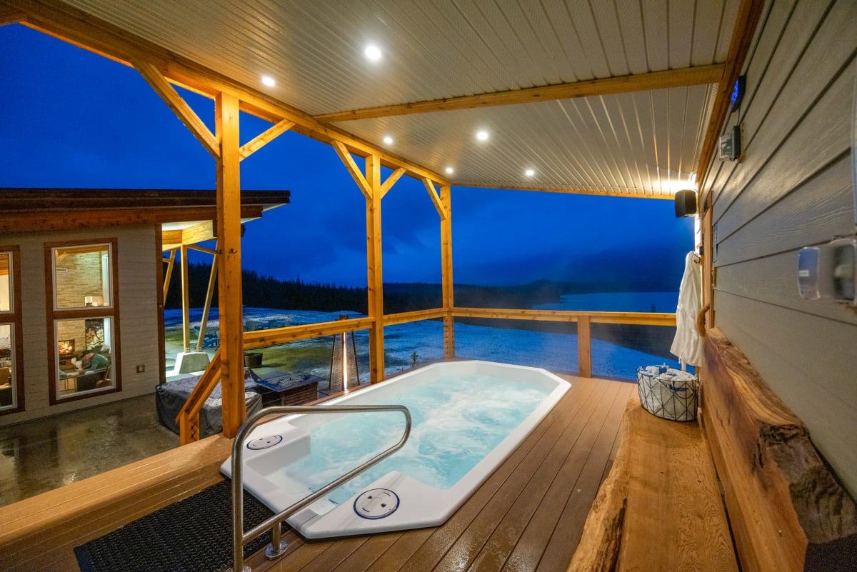 NEH_MountainLodge_2026-hot tub area-2