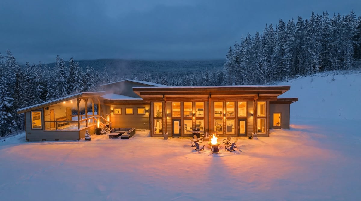 NEH_ML_Lodge-exterior-night