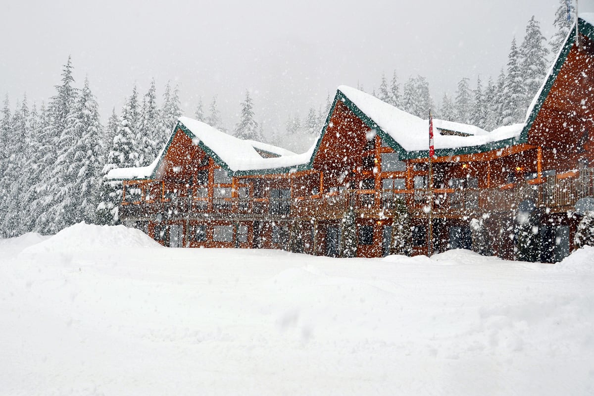 YCL_Exterior_Snowing_1