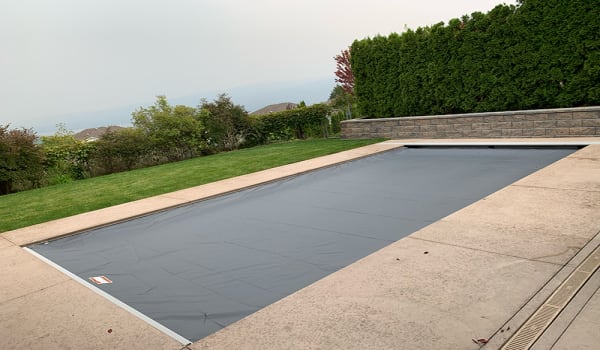automatic-pool-safety-cover-new-pool-charcoal-grey-okanagan(1)