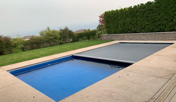 automatic-pool-safety-cover-new-pool-charcoal-grey-okanagan(3)