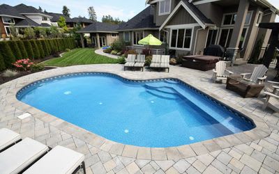 4 Ways Kelowna Renovation Contractors Keep Your Pool Looking Like New