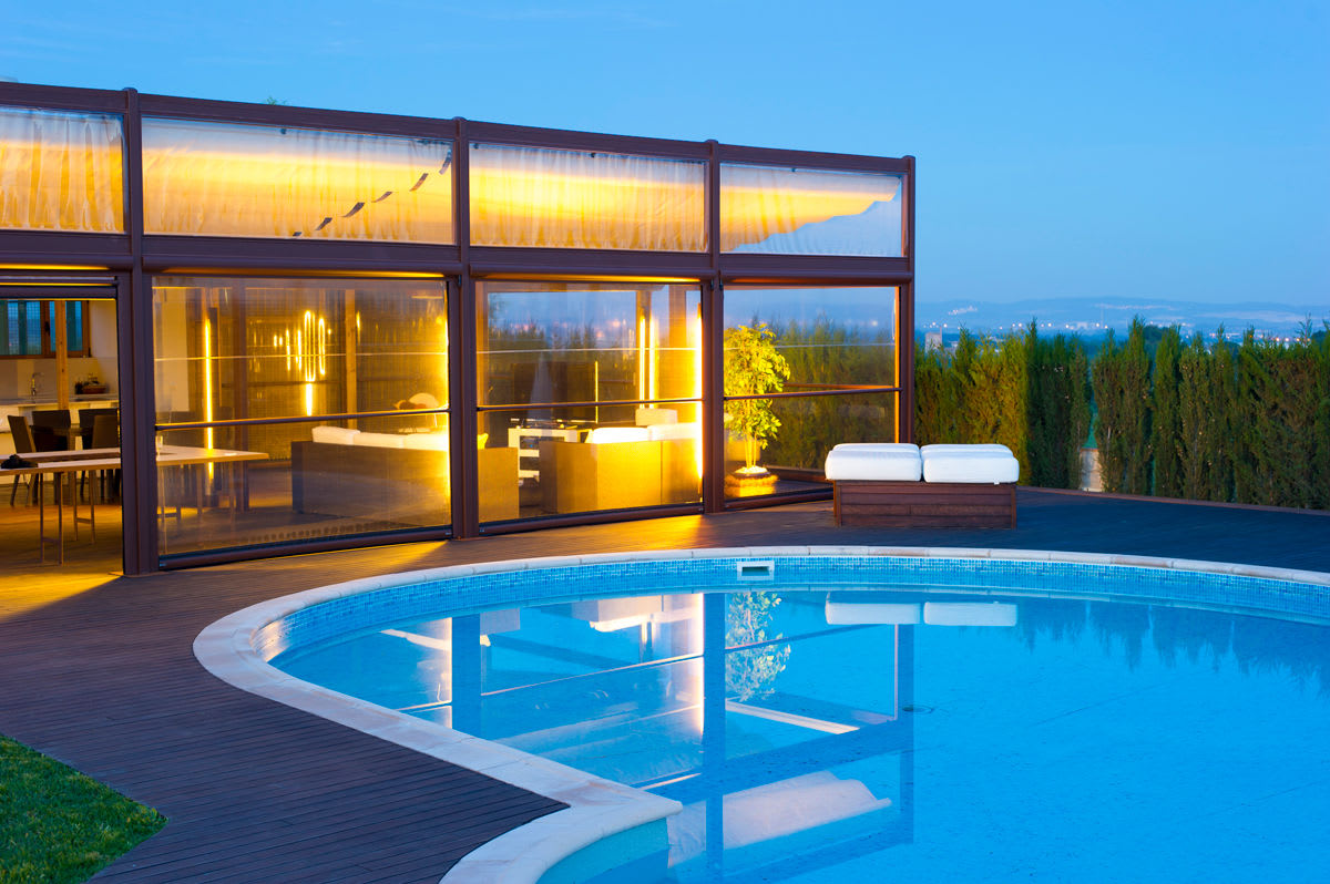 Kelowna pools that have a covered outdoor deck provide a convenient way to escape the sun.