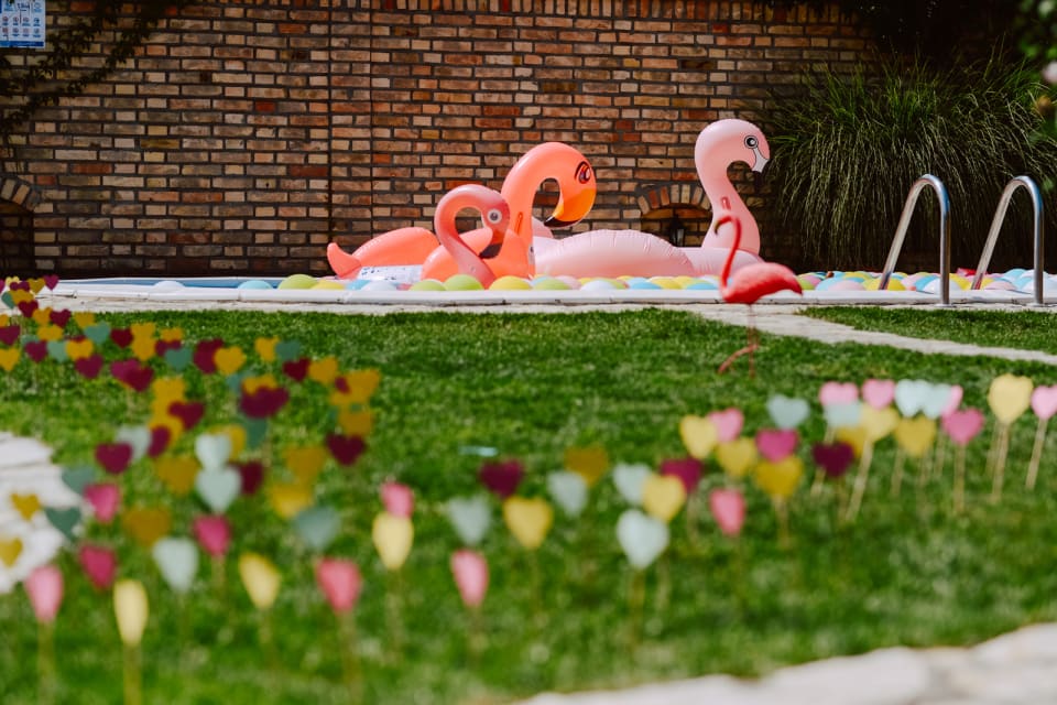 There is no better way to surprise a friend than impromptu flamingos!